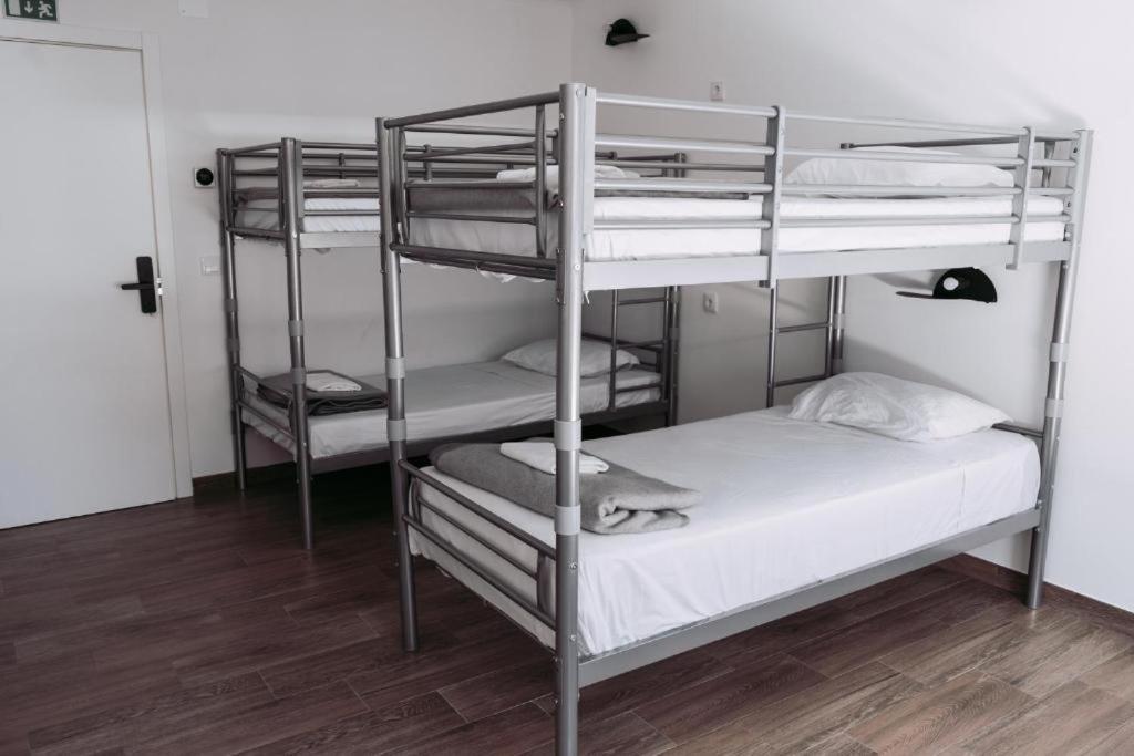 Middle Point Hostel Sardoal Екстериор снимка