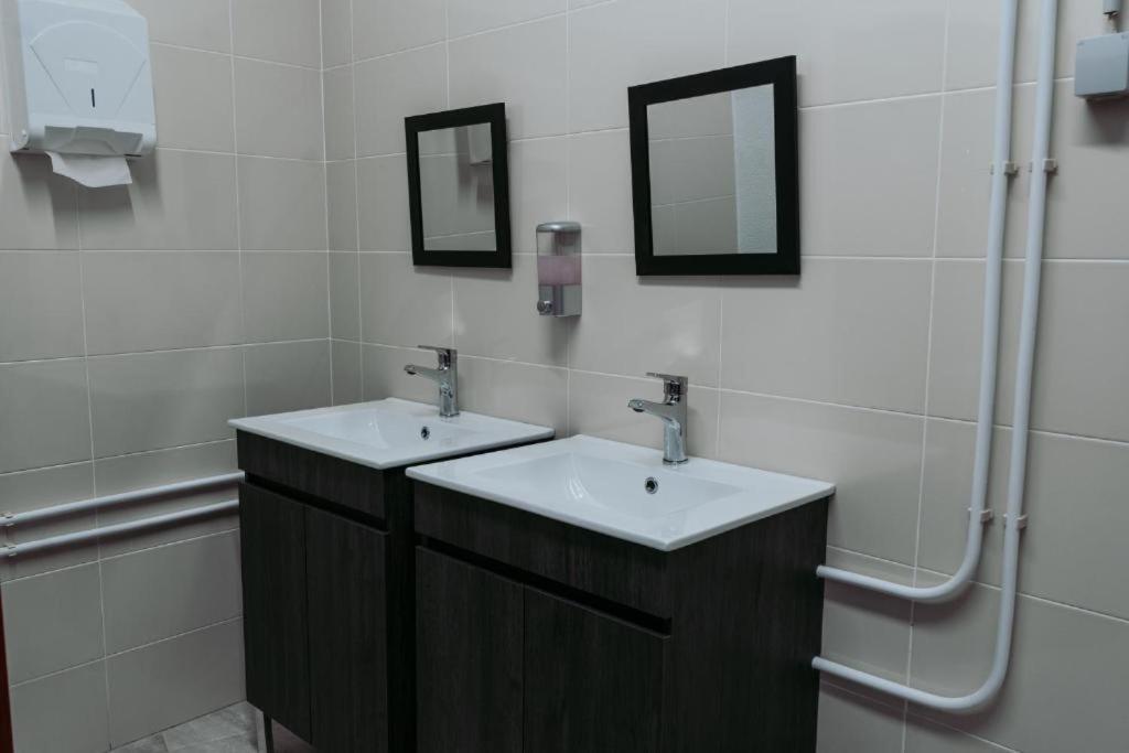 Middle Point Hostel Sardoal Екстериор снимка